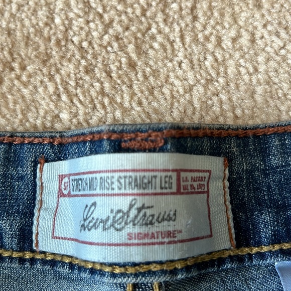Levi’s Misses Stretch Mid Rise Straight Leg, size 14 short,  Dressy or Casual! - Picture 3 of 7